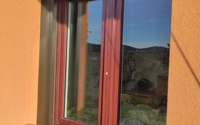 Esempio dalla galleria fotografica di DTEK DI DARIO D’ELIA: Posa di serramenti in monoblocco completo di zanzariere tapparelle e cassetti, cantiere di Sistiana