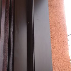 Esempio dalla galleria fotografica di DTEK DI DARIO D’ELIA: Posa di serramenti in monoblocco completo di zanzariere tapparelle e cassetti, cantiere di Sistiana