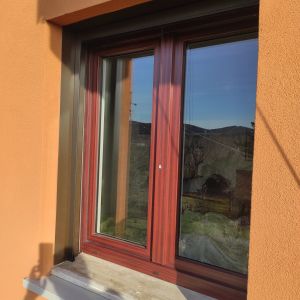 Esempio dalla galleria fotografica di DTEK DI DARIO D’ELIA: Posa di serramenti in monoblocco completo di zanzariere tapparelle e cassetti, cantiere di Sistiana