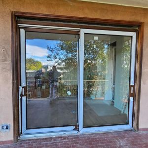 Esempio dalla galleria fotografica di DTEK DI DARIO D’ELIA: Posa alzante scorrevole cantiere di Udine