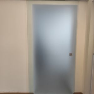 Esempio dalla galleria fotografica di DTEK DI DARIO D’ELIA: Fornitura e posa di porte interne e serramenti, cantiere di Polazzo Redipuglia