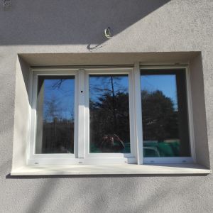 Esempio dalla galleria fotografica di DTEK DI DARIO D’ELIA: Posa di monoblocco con zanzariere tapparelle cassonetti tutto motorizzato, cantiere di Trieste