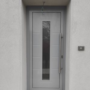 Esempio dalla galleria fotografica di DTEK DI DARIO D’ELIA: Fornitura e posa di porte interne e serramenti, cantiere di Polazzo Redipuglia