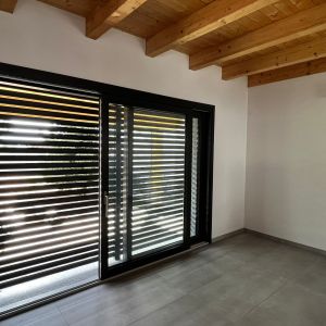 Esempio dalla galleria fotografica di DTEK DI DARIO D’ELIA: Posa alzante scorrevole cantiere di Udine