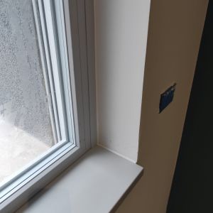 Esempio dalla galleria fotografica di DTEK DI DARIO D’ELIA: Posa di monoblocco con zanzariere tapparelle cassonetti tutto motorizzato, cantiere di Trieste