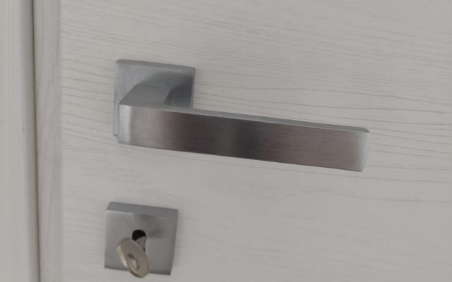 Esempio dalla galleria fotografica di DTEK DI DARIO D’ELIA: Fornitura e posa di porte interne e serramenti, cantiere di Polazzo Redipuglia