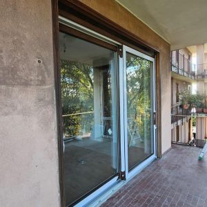 Esempio dalla galleria fotografica di DTEK DI DARIO D’ELIA: Posa alzante scorrevole cantiere di Udine